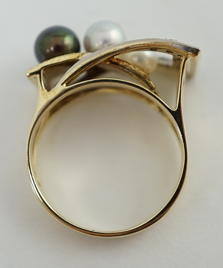 A recent 14k gold, diamond and graduated three colour cultured pearl set dress buckle ring